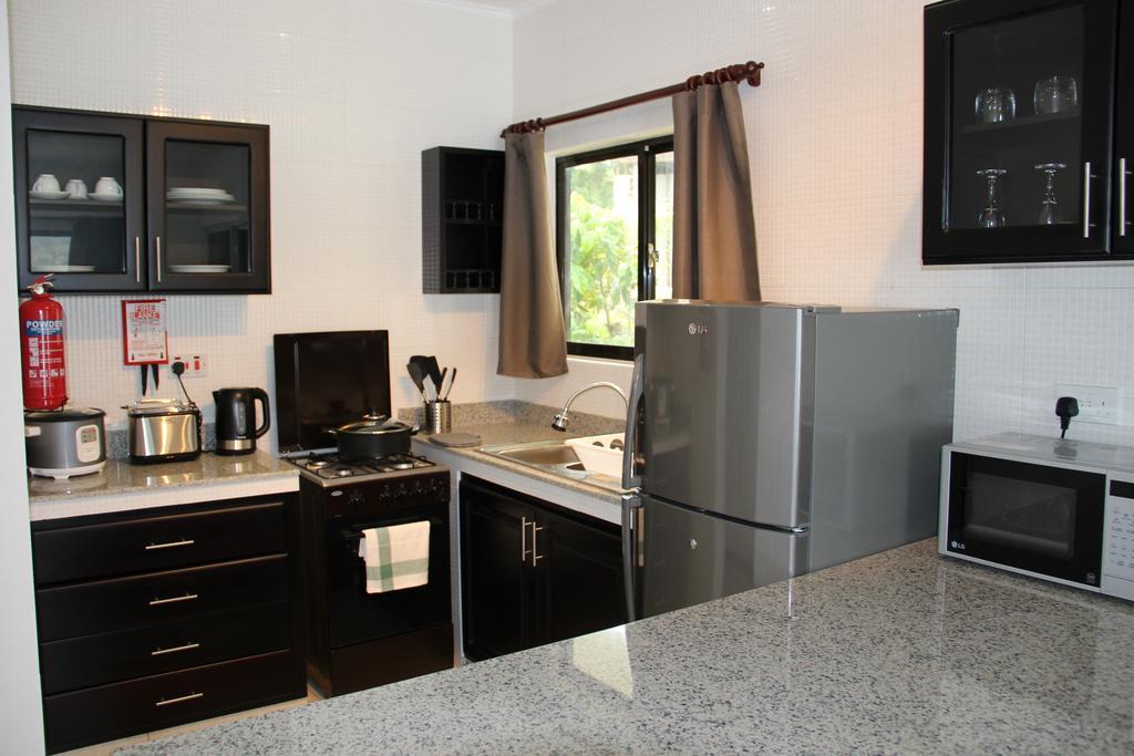 Surfers Cove Apartments Bel Ombre ภายนอก รูปภาพ